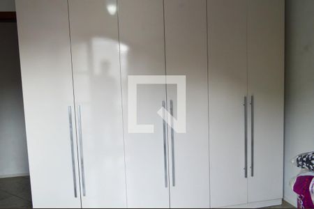 Casa à venda com 241m², 4 quartos e 2 vagas Casa à venda com 241m², 4 quartos e 2 vagasQuarto 2