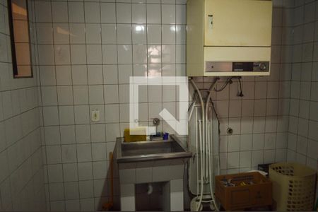 Casa à venda com 241m², 4 quartos e 2 vagas Casa à venda com 241m², 4 quartos e 2 vagasÁrea de Serviço