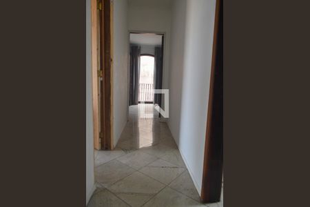 Casa à venda com 241m², 4 quartos e 2 vagas Casa à venda com 241m², 4 quartos e 2 vagasCorredor