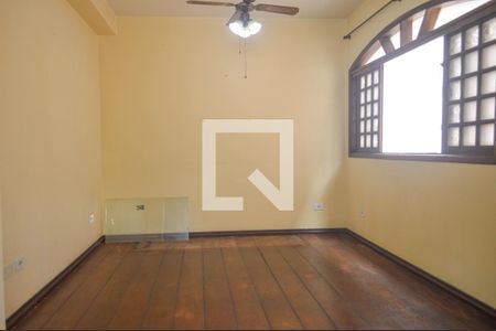 Casa à venda com 241m², 4 quartos e 2 vagas Casa à venda com 241m², 4 quartos e 2 vagasSala de Jantar