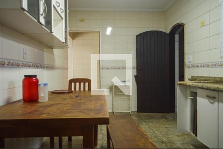 Casa à venda com 241m², 4 quartos e 2 vagas Casa à venda com 241m², 4 quartos e 2 vagasCozinha