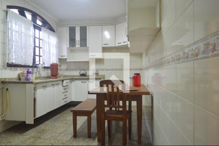 Casa à venda com 241m², 4 quartos e 2 vagas Casa à venda com 241m², 4 quartos e 2 vagasCozinha