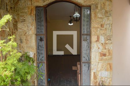 Casa à venda com 241m², 4 quartos e 2 vagas Casa à venda com 241m², 4 quartos e 2 vagasEntrada