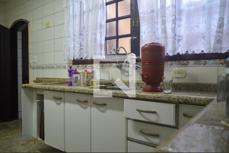 Casa à venda com 241m², 4 quartos e 2 vagas Casa à venda com 241m², 4 quartos e 2 vagasCozinha