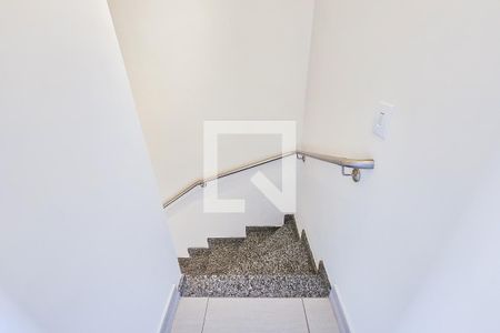 Casa de condomínio para alugar com 102m², 2 quartos e 2 vagas Casa de condomínio para alugar com 102m², 2 quartos e 2 vagasEscadas