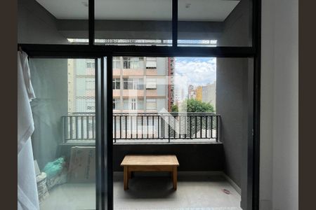 Varanda de kitnet/studio para alugar com 1 quarto, 25m² em Pinheiros, São Paulo