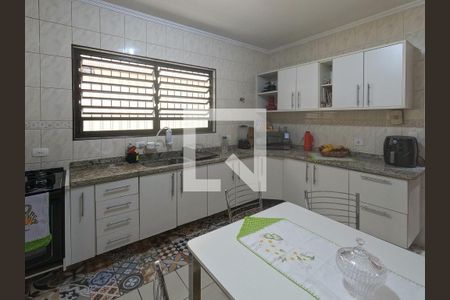 Casa à venda com 106m², 3 quartos e 2 vagasCozinha
