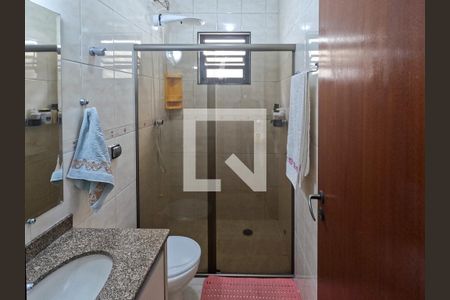 Casa à venda com 106m², 3 quartos e 2 vagasBanheiro