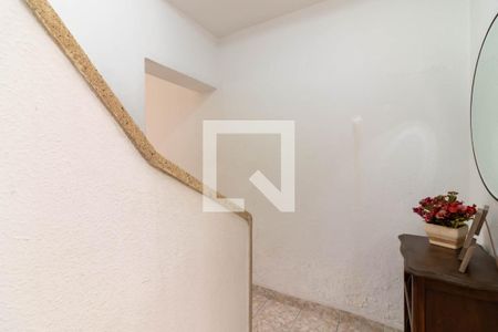 Casa para alugar com 130m², 3 quartos e 2 vagasEscada