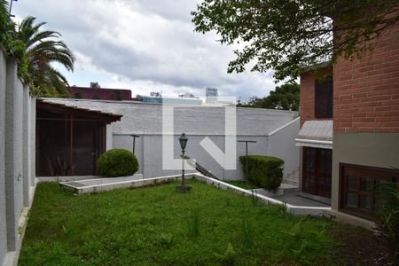 Casa para alugar com 350m², 3 quartos e 5 vagasQuintal