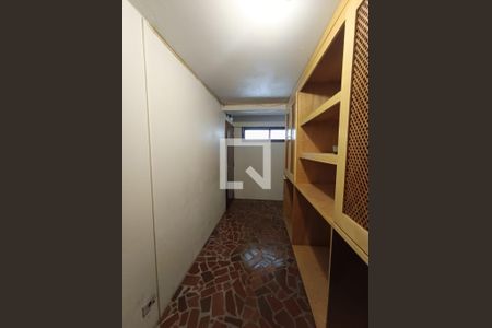 Casa para alugar com 350m², 3 quartos e 5 vagasDespensa