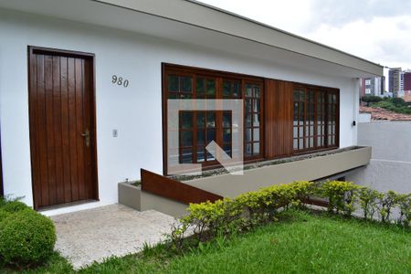 Casa para alugar com 350m², 3 quartos e 5 vagasFachada