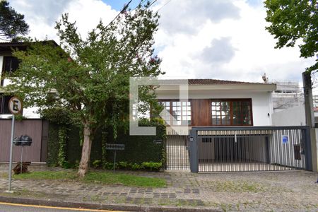 Casa para alugar com 350m², 3 quartos e 5 vagasFachada