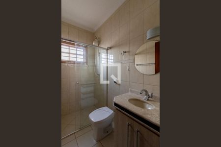 Casa à venda com 140m², 3 quartos e 4 vagasBanheiro da Suíte 2