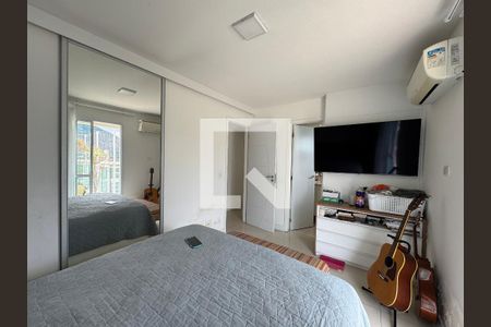 Casa de condomínio à venda com 196m², 2 quartos e 1 vagaSuíte