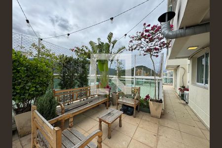 Casa de condomínio à venda com 196m², 2 quartos e 1 vagaÁrea externa