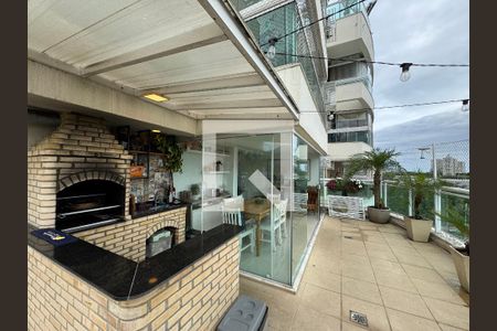 Casa de condomínio à venda com 196m², 2 quartos e 1 vagaÁrea externa