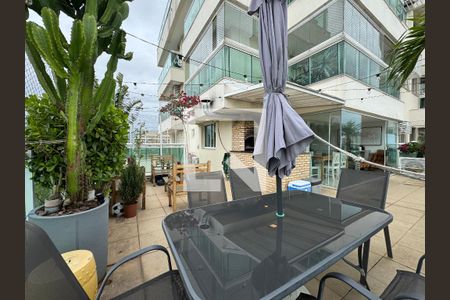 Casa de condomínio à venda com 196m², 2 quartos e 1 vagaÁrea externa