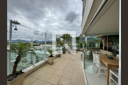 Casa de condomínio à venda com 196m², 2 quartos e 1 vagaÁrea externa