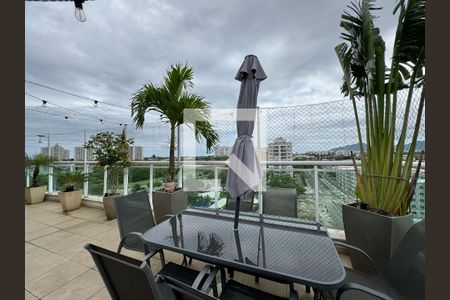 Casa de condomínio à venda com 196m², 2 quartos e 1 vagaÁrea externa