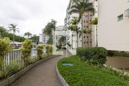 Casa de condomínio à venda com 196m², 2 quartos e 1 vagaÁrea externa