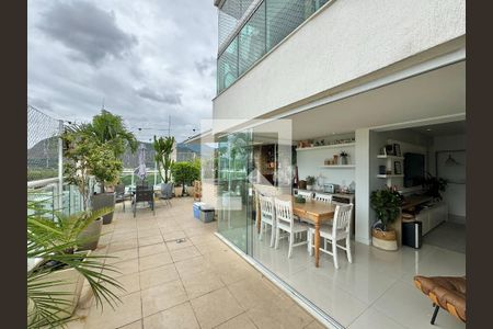 Casa de condomínio à venda com 196m², 2 quartos e 1 vagaÁrea externa