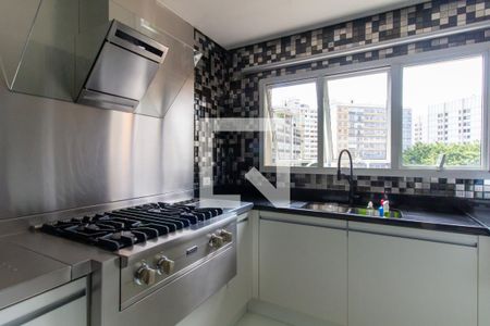 Apartamento à venda com 307m², 4 quartos e 5 vagasCozinha