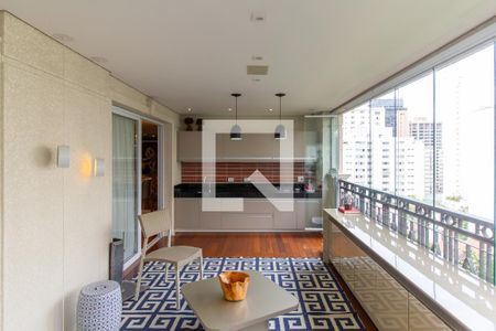 Apartamento à venda com 307m², 4 quartos e 5 vagasVaranda