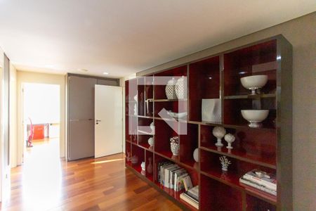 Apartamento à venda com 307m², 4 quartos e 5 vagasCorredor