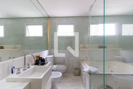 Apartamento à venda com 307m², 4 quartos e 5 vagasBanheiro da Suíte 1