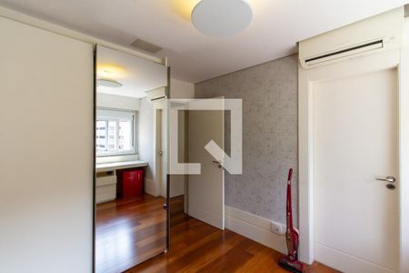 Apartamento à venda com 307m², 4 quartos e 5 vagasQuarto 4 - Suíte