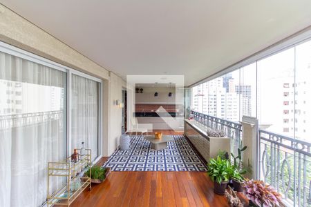 Apartamento à venda com 307m², 4 quartos e 5 vagasVaranda