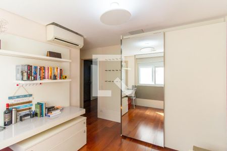 Apartamento à venda com 307m², 4 quartos e 5 vagasQuarto 2 - Suíte