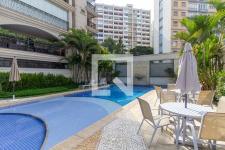 Apartamento à venda com 307m², 4 quartos e 5 vagasÁrea comum - Piscina