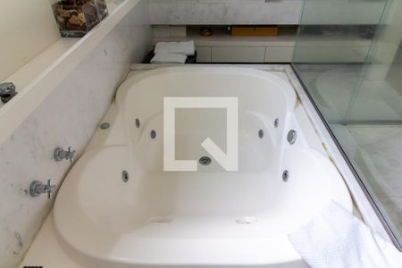 Apartamento à venda com 307m², 4 quartos e 5 vagasBanheiro da Suíte 1