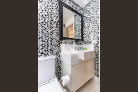 Apartamento à venda com 307m², 4 quartos e 5 vagasBanheiro da Suíte 2