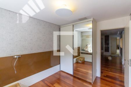 Apartamento à venda com 307m², 4 quartos e 5 vagasQuarto 4 - Suíte