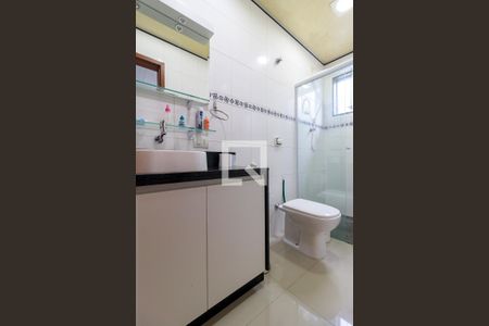 Casa à venda com 180m², 2 quartos e 2 vagasSuíte 1 - Banheiro