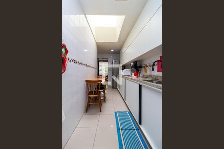 Casa à venda com 180m², 2 quartos e 2 vagasCozinha