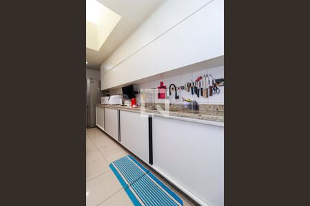 Casa à venda com 180m², 2 quartos e 2 vagasCozinha