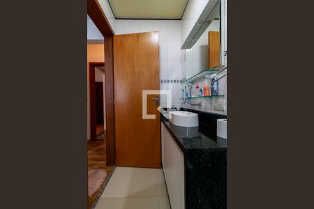 Casa à venda com 180m², 2 quartos e 2 vagasSuíte 1 - Banheiro