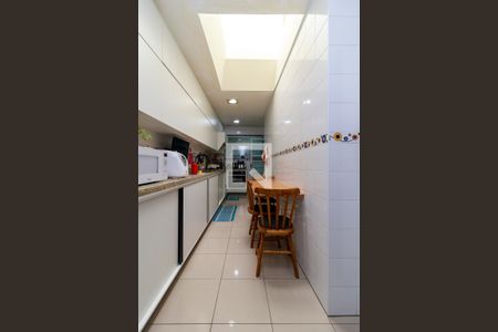 Casa à venda com 180m², 2 quartos e 2 vagasCozinha