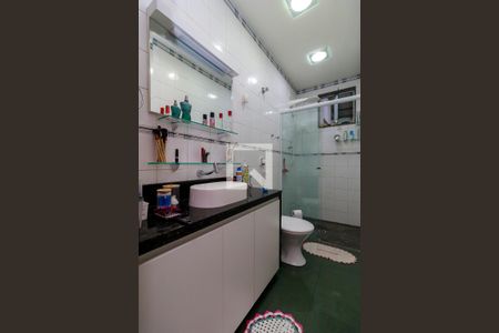 Casa à venda com 180m², 2 quartos e 2 vagasSuíte 2 - Banheiro