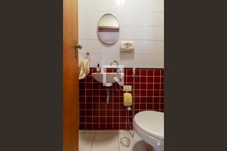 Casa à venda com 180m², 2 quartos e 2 vagasLavabo