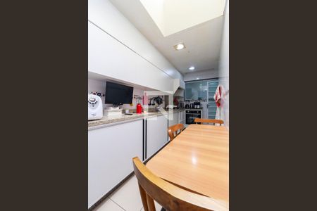 Casa à venda com 180m², 2 quartos e 2 vagasCozinha