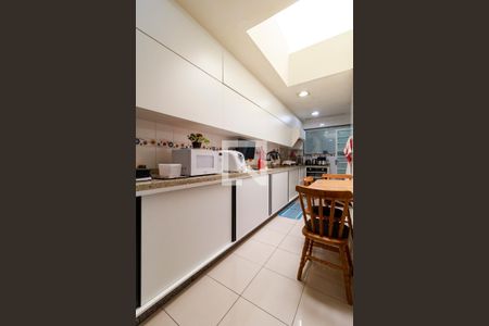 Casa à venda com 180m², 2 quartos e 2 vagasCozinha