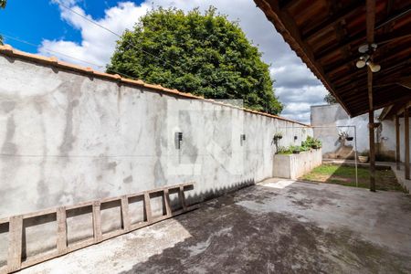 Casa à venda com 383m², 4 quartos e 2 vagasQuintal