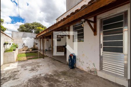 Casa à venda com 383m², 4 quartos e 2 vagasQuintal