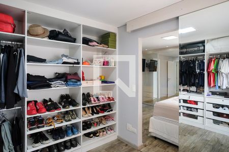 Apartamento à venda com 107m², 2 quartos e 3 vagasCloset da suíte