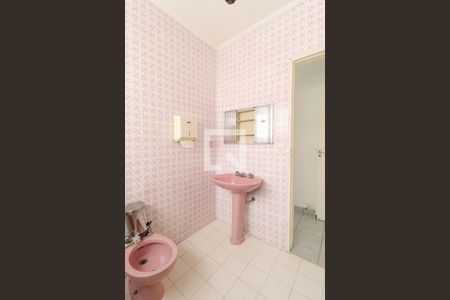 Casa para alugar com 230m², 3 quartos e 1 vaga Casa para alugar com 230m², 3 quartos e 1 vagaBanheiro da Suíte